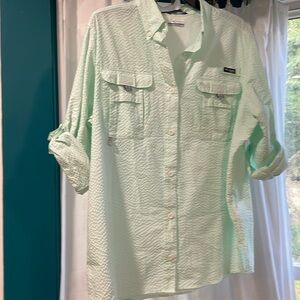 Women’s Columbia Super Bahama Seersucker tabbed LS Button Down Shirt